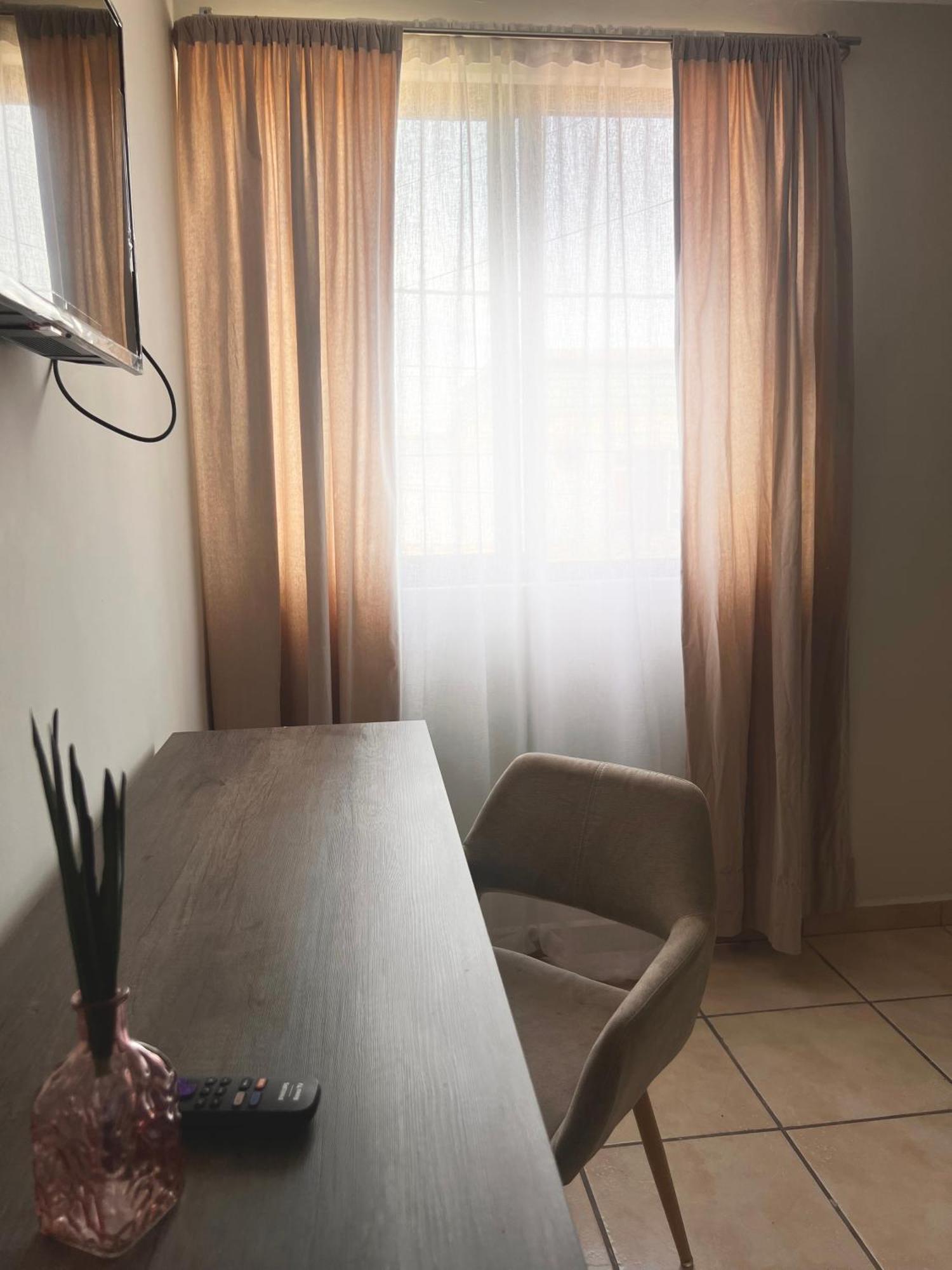 Suites Ciento 37 León Exteriér fotografie