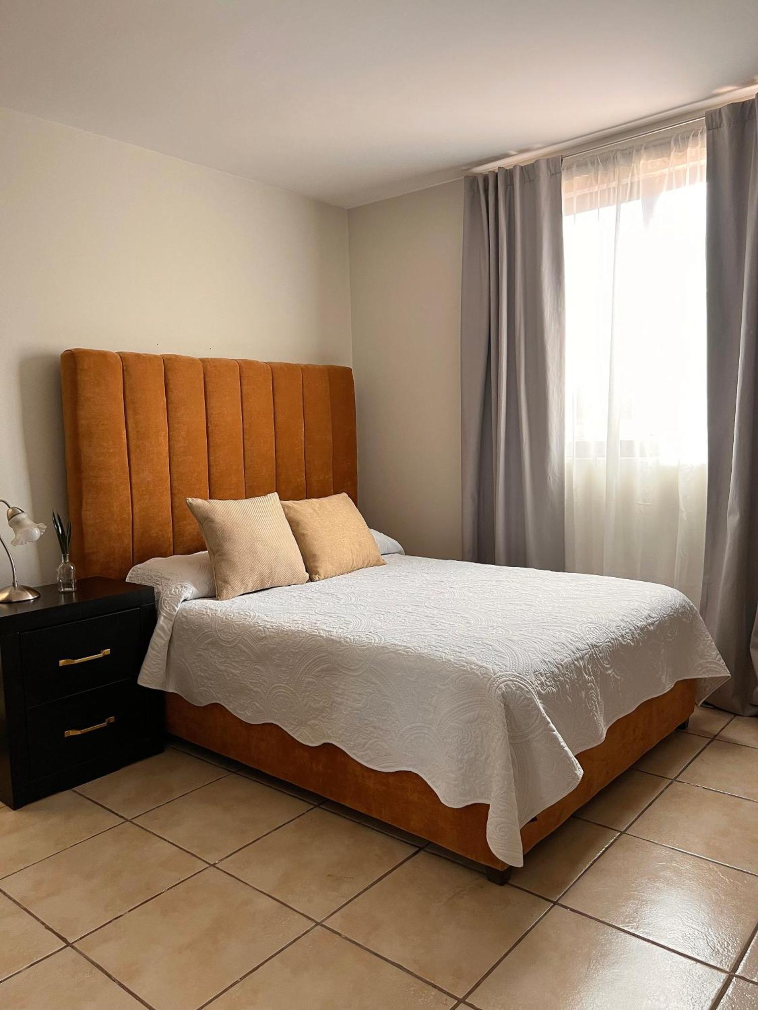 Suites Ciento 37 León Exteriér fotografie