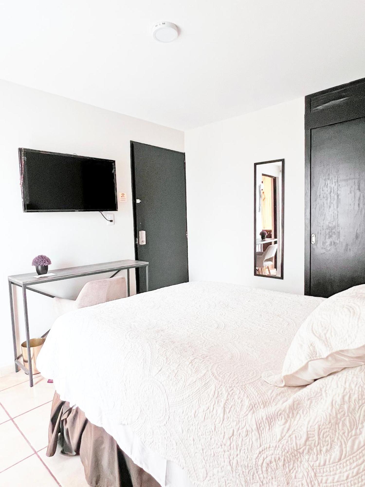 Suites Ciento 37 León Exteriér fotografie