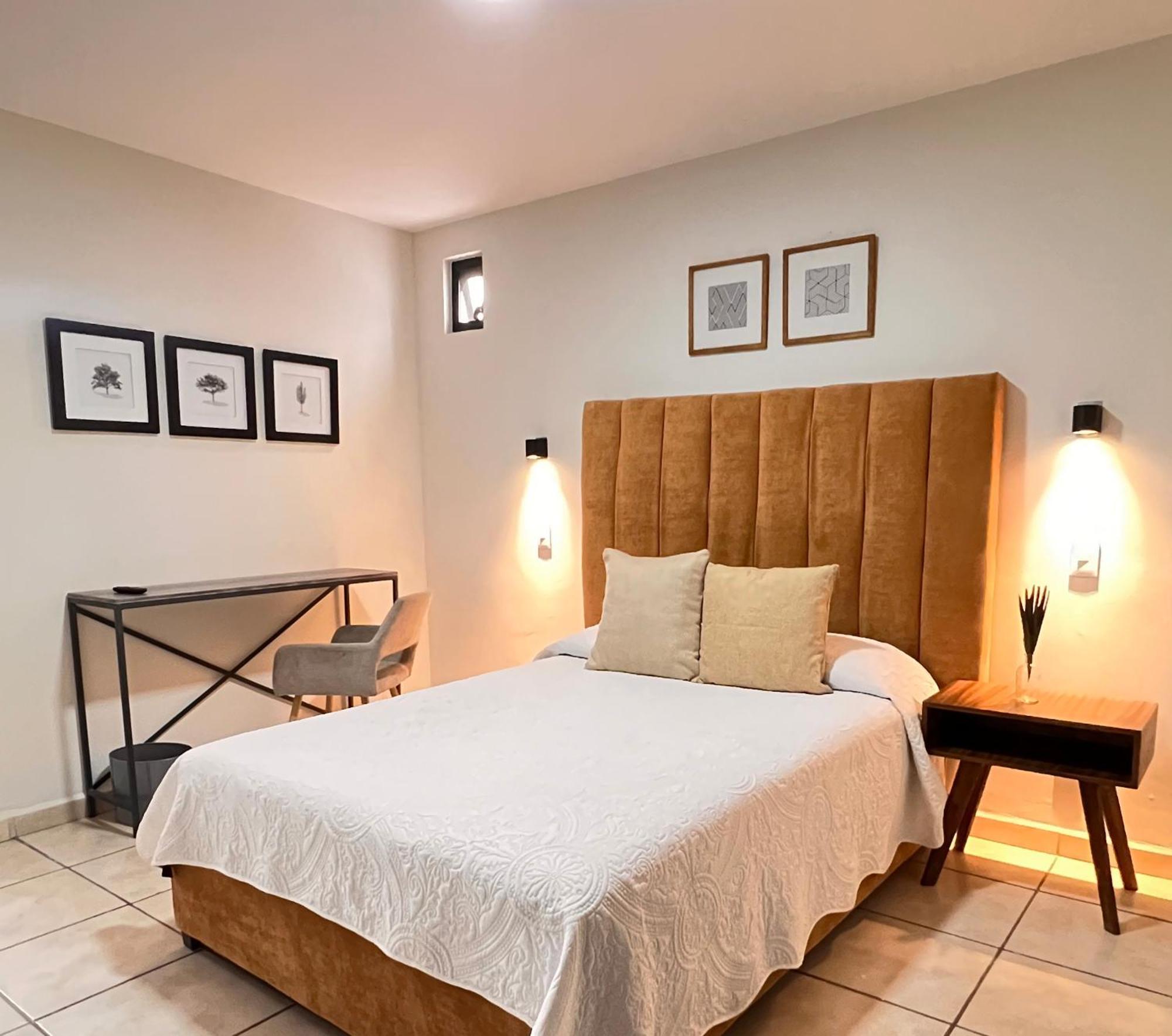 Suites Ciento 37 León Exteriér fotografie