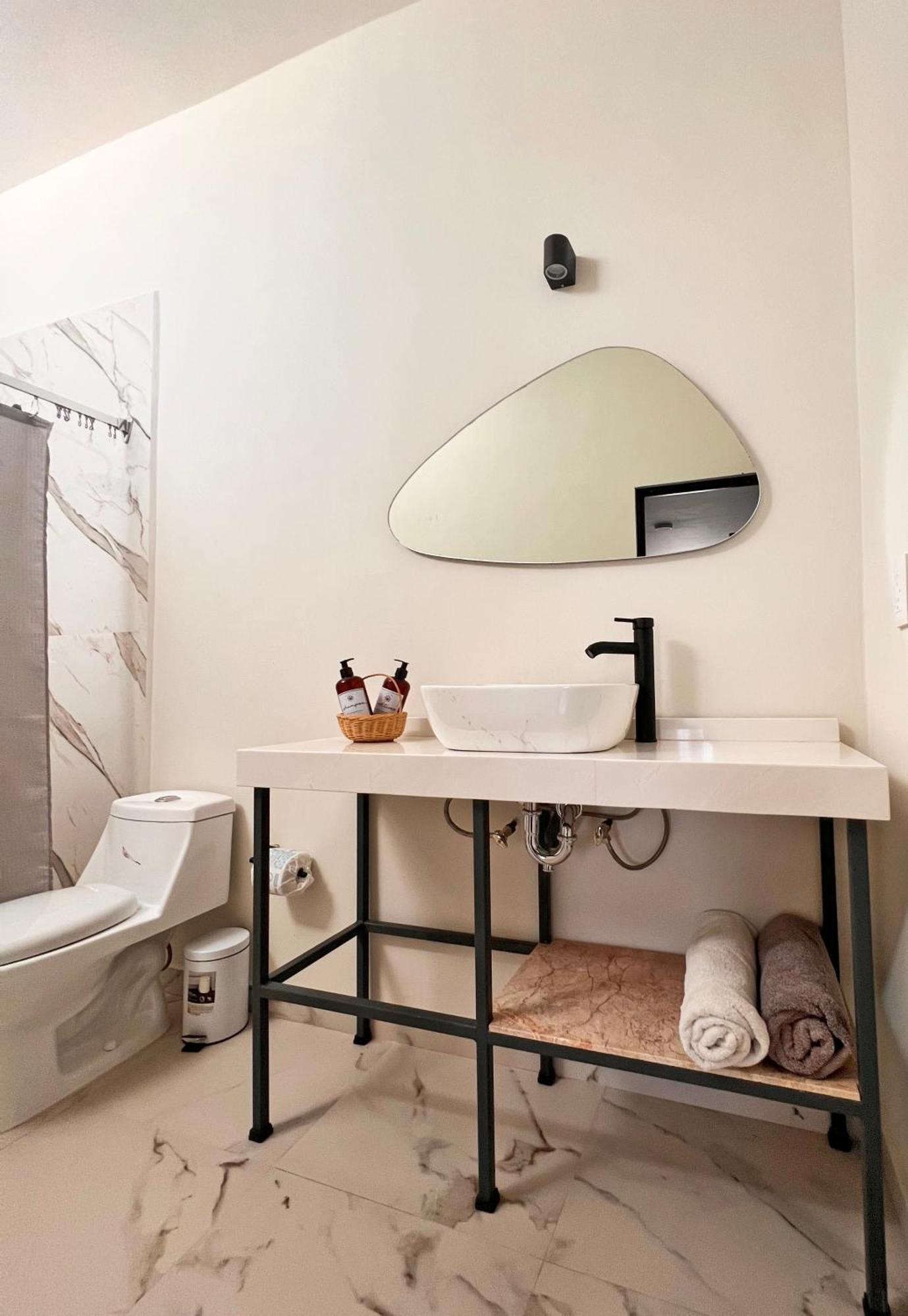 Suites Ciento 37 León Exteriér fotografie