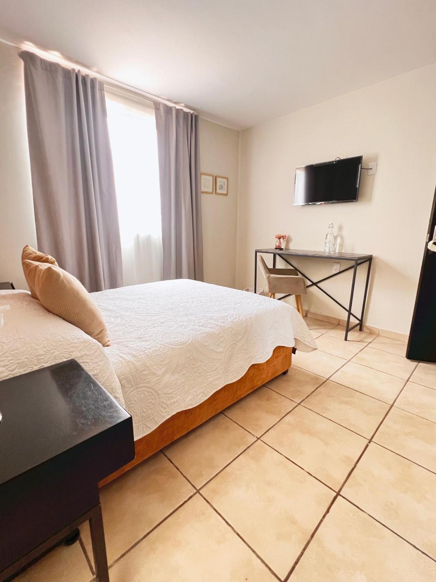 Suites Ciento 37 León Exteriér fotografie