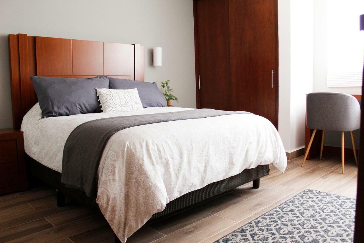 Suites Ciento 37 León Exteriér fotografie