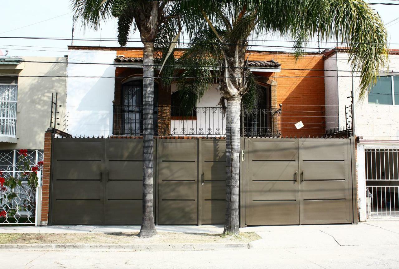 Suites Ciento 37 León Exteriér fotografie