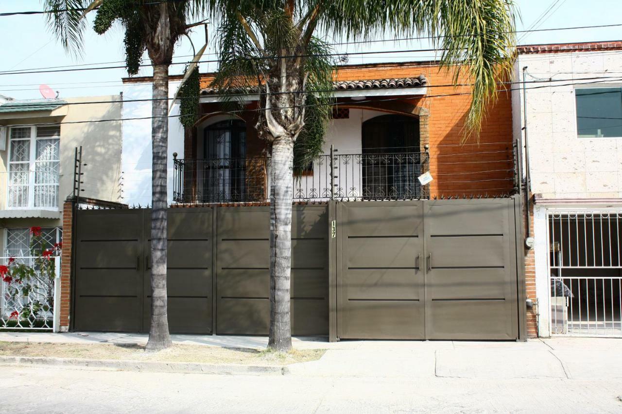 Suites Ciento 37 León Exteriér fotografie